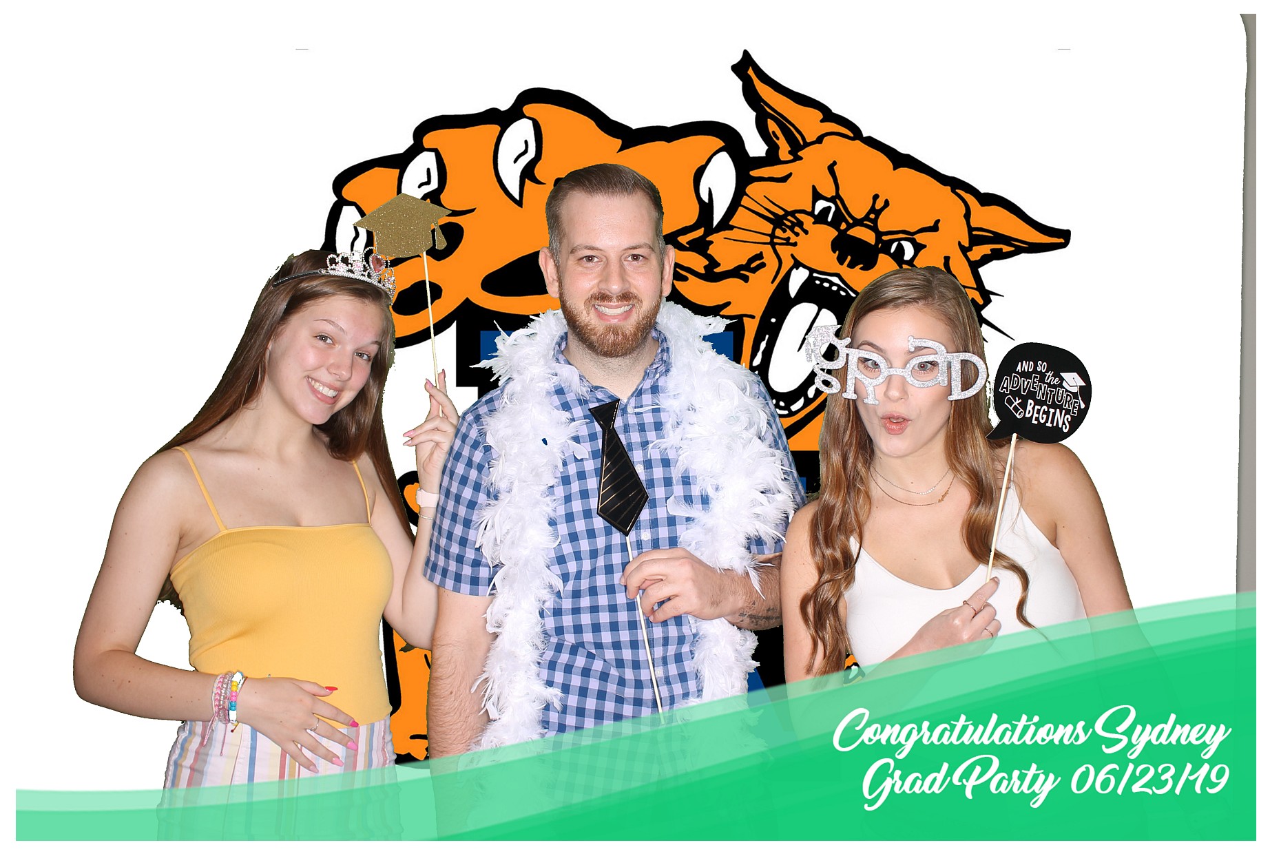 Sydney Grad Party | View more photos from the event at gallery.photoboothcincy.com/u/PhotoBoothCincy/Sydney-Grad-Party